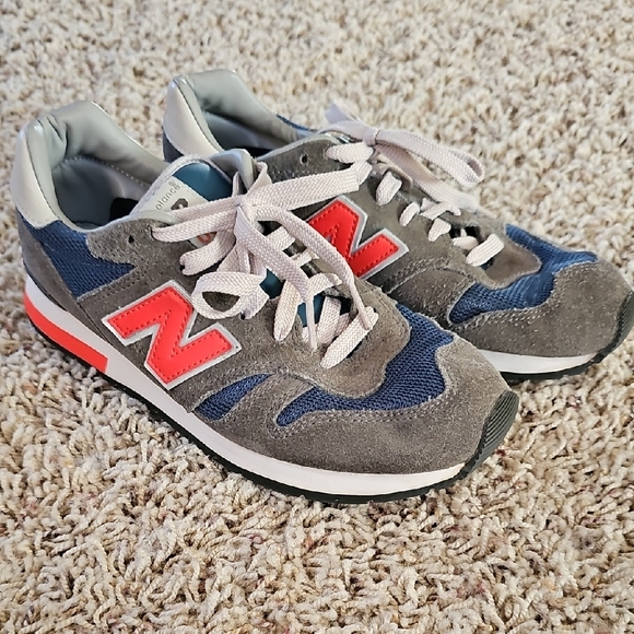 New Balance Suede and Mesh Gray and Red Athletic Sneakers Mens 6 Womens 7.5 - Picture 1 of 9